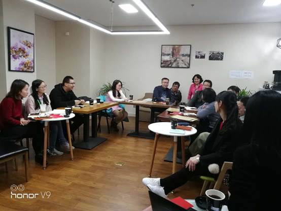 clip_image002.jpg 党支部学习十九大.jpg