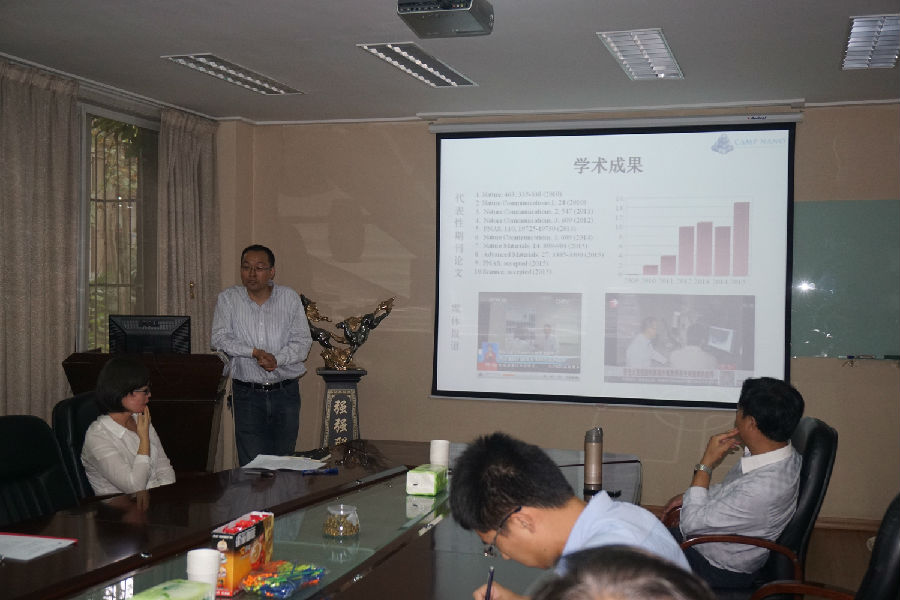 单智伟教授做报告.JPG